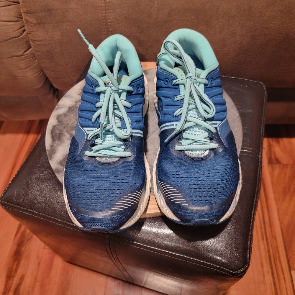 Saucony Women's Blue and Teal Hurricane 22 Running Sneakers Size 10.